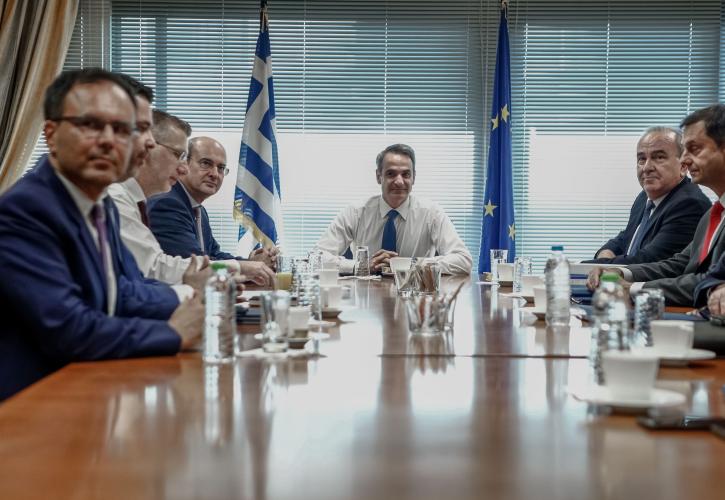 Μητσοτάκης σε ΥΠΟΙΚ: Σε εξέλιξη η συνάντηση με τον υπουργό Κωστή Χατζηδάκη