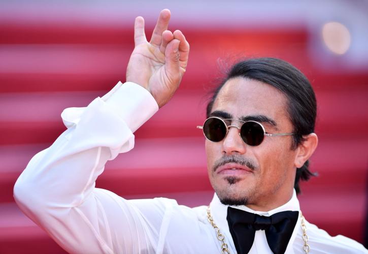 «Βουτιά» τζίρου στο εστιατόριο του Salt Bae στην Μύκονο