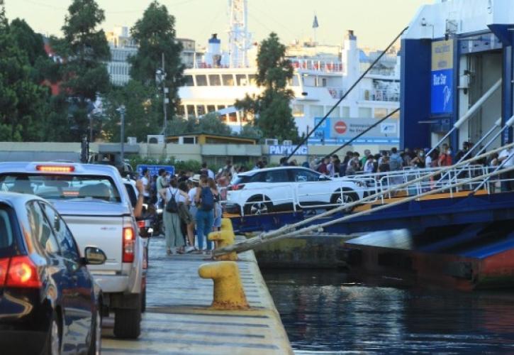 Δεκαπενταύγουστος: Κορυφώνεται η έξοδος των αδειούχων - «Ερημώνει» η Αθήνα