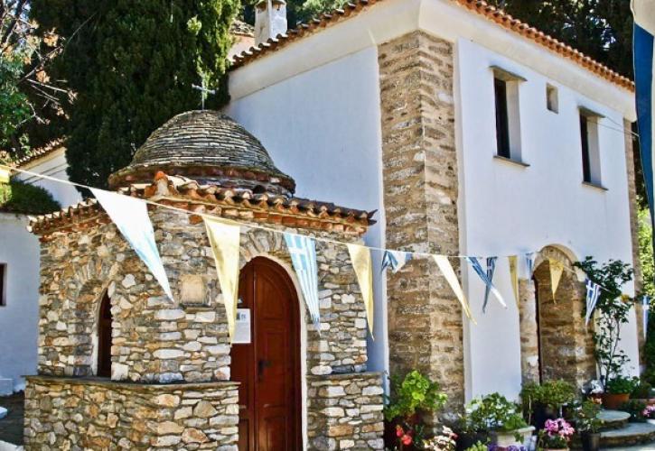 Τα υπέροχα και ιστορικά μοναστήρια της Σκιάθου