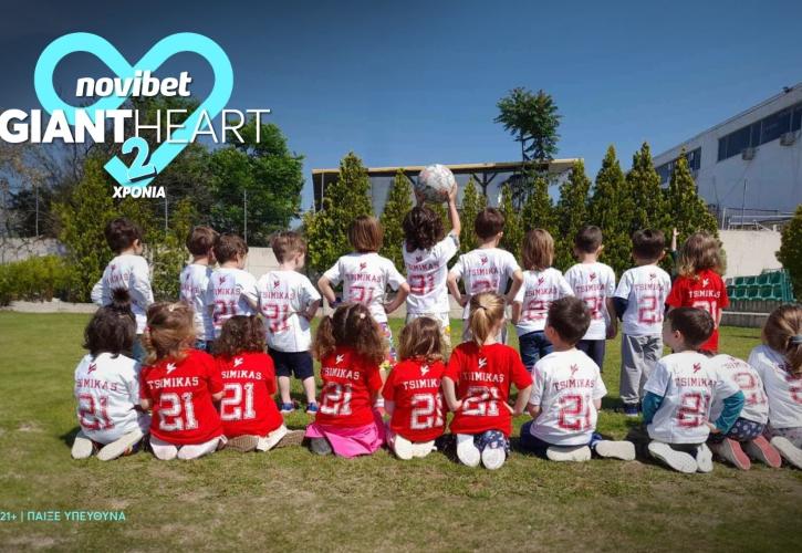 H Novibet υποστηρίζει το «Άσυλο του Παιδιού» με τη δωρεά ειδών ένδυσης από το brand του Κώστα Τσιμίκα