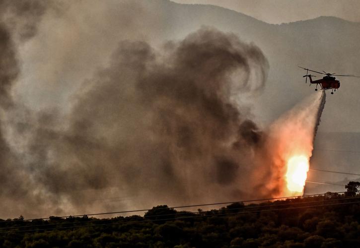 Ανεξέλεγκτη η πύρινη λαίλαπα στην Ρόδο - Μεγάλες αναζωπυρώσεις σε Μέγαρα, Δερβενοχώρια και Λουτράκι