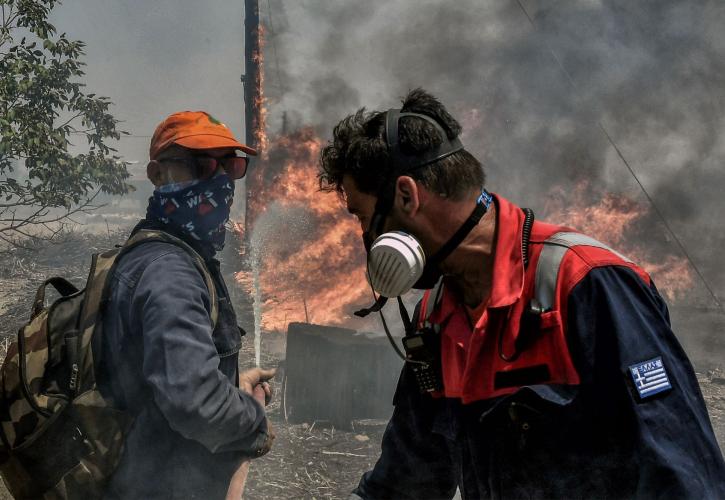 Φωτιά: Πώς προστατευόμαστε από τους καπνούς - Η μάσκα και τι πρέπει να κάνουμε