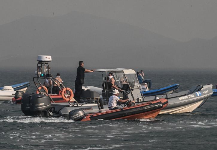 Σε πύρινο κλοιό η Μαγνησία: Εκρήξεις σε αποθήκη πυρομαχικών της Πολεμικής Αεροπορίας - Απομακρύνσεις και με πλωτά μέσα