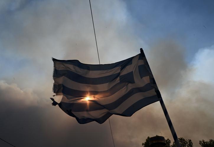 Bloomberg: Σε «κόκκινο» συναγερμό για πυρκαγιές η Ελλάδα - Όλο και πιο ακραίοι οι καύσωνες