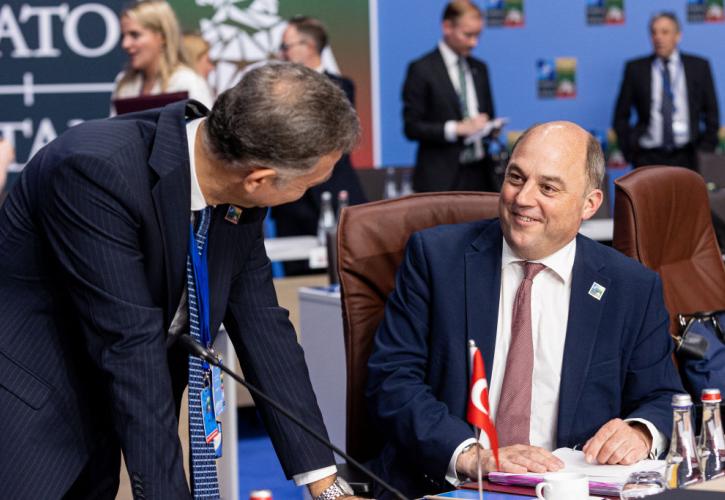 Ενοχλημένος ο Βρετανός υπ. Άμυνας με τα αιτήματα της Ουκρανίας: «Δεν είμαστε η Amazon»