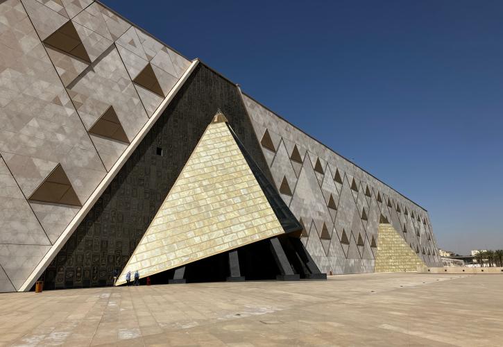 Μεγάλο Αιγυπτιακό Μουσείο: Η ηλιακή λέμβος του Χέοπα θα συντηρηθεί ενώπιον κοινού