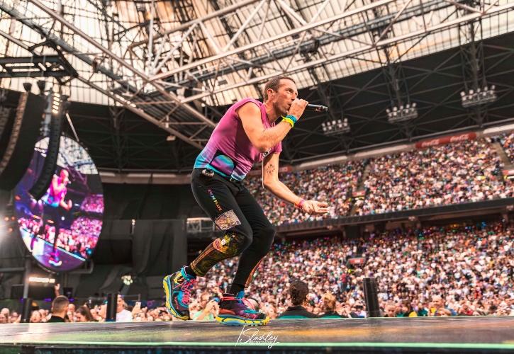 Οι Coldplay έρχονται στην Ελλάδα και πρέπει να ετοιμαστείτε για ένα οπτικοακουστικό υπερθέαμα