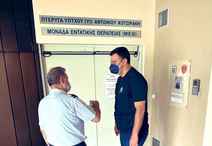 Κικίλιας: Επίσκεψη στον πυροσβέστη που νοσηλεύεται στο ΓΝΑ 251