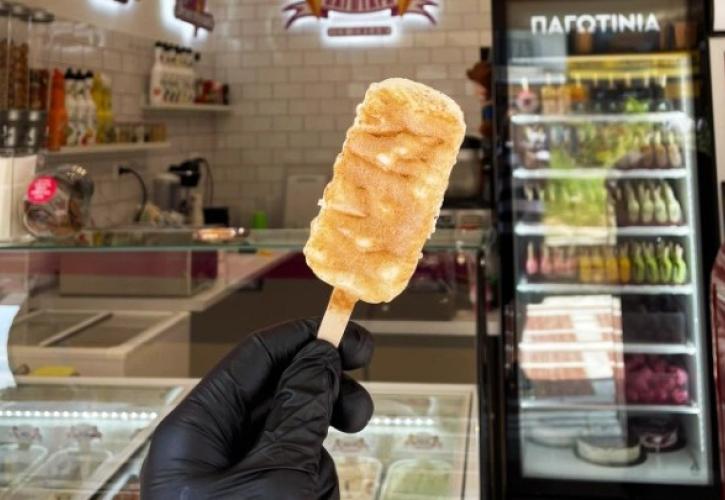 Θεσσαλονίκη: Η μπουγάτσα έγινε... κατά λάθος παγωτό ξυλάκι κι έχει ενθουσιάσει τους τουρίστες