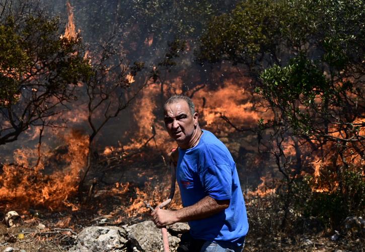 «Καλπάζουν» οι φλόγες στη ΝΑ Αττική - Εκκενώθηκαν Λαγονήσι, Σαρωνίδα, Ανάβυσσος - Κάηκαν σπίτια
