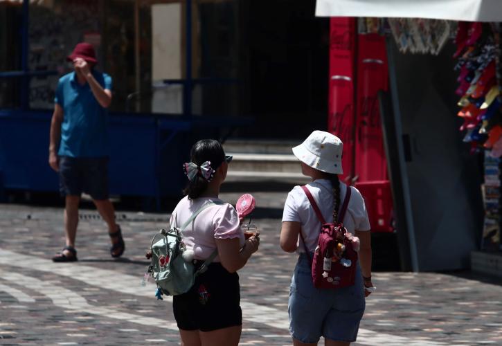 Έκτακτο δελτίο από την ΕΜΥ: Πού θα «χτυπήσει» ο καύσωνας με 45άρια - Οι πιο δύσκολες ημέρες