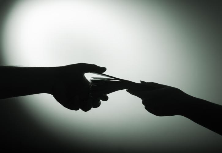 Κομισιόν: 3 εκατ. ευρώ για έργα ενίσχυσης της καταπολέμησης της διαφθοράς εντός και εκτός ΕΕ