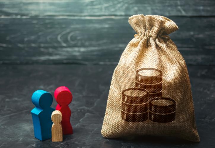 Χρηματικές γονικές παροχές – δωρεές: Ποιες υποθέσεις έχει βάλει στο «μάτι» η Εφορία