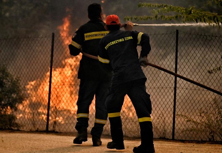 Η εικόνα στα πύρινα μέτωπα - Ενισχύονται οι δυνάμεις πυρόσβεσης