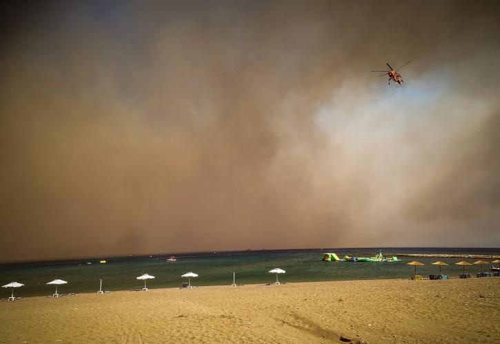 Πυρκαγιά στη Ρόδο: Συνεχίζονται οι προσπάθειες περιορισμού των μετώπων - Εκκενώσεις οικισμών στην Κάρυστο