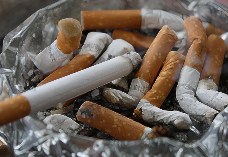 Σε χαμηλό από το 2018 η κατανάλωση παράνομων τσιγάρων στην Ελλάδα πέρυσι