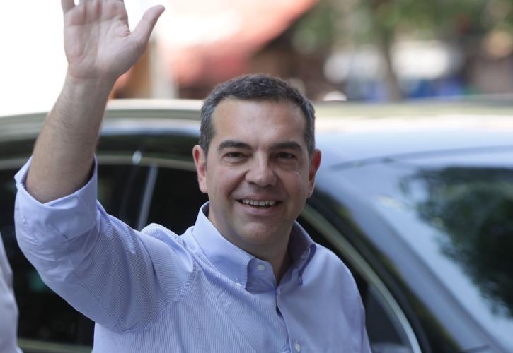 Όμορφος, γοητευτικός, να ξέρει γλώσσες κι οικονομικά - Ποιος είναι ο νέος ηγέτης του ΣΥΡΙΖΑ;