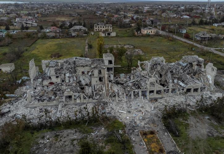 Ουκρανία: Μακελειό σε χωριό του Χαρκόβου	από ρωσικό πλήγμα - Τουλάχιστον 49 νεκροί