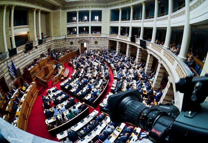 Βουλή: Υπερψηφίστηκε στην Ολομέλεια το ν/σ για τα «κόκκινα» δάνεια με 158 «ναι»