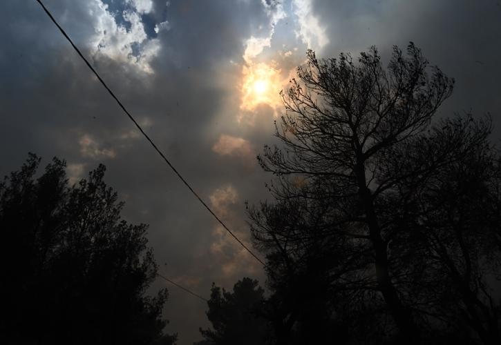 Συνεχείς αναζωπυρώσεις στην Πάρνηθα