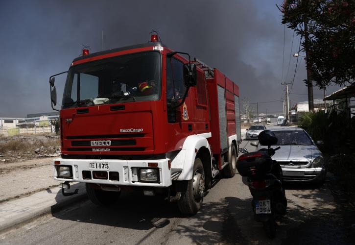 Ηράκλειο: Επιχείρηση της πυροσβεστικής στην περιοχή Κοκκίνη Χάνι