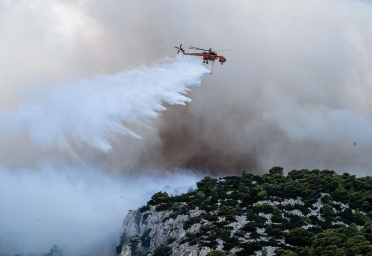 Πυρκαγιές: Δύσκολη η κατάσταση στη Δαδιά - Βελτιωμένη η εικόνα στην Πάρνηθα - Διαχειρίσιμες οι εστίες στη Βοιωτία