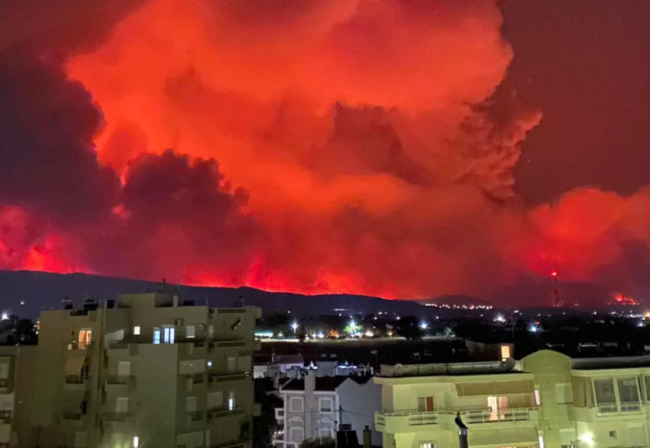 Μαίνονται τα μέτωπα στον Έβρο - Εκκενώνονται 9 περιοχές, απεγκλωβισμοί 40 ατόμων από παραλία
