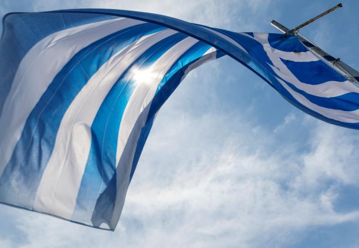 Επέτειος 25ης Μαρτίου: Η μεγαλύτερη ελληνική σημαία υψώθηκε στη Χίο - Βίντεο