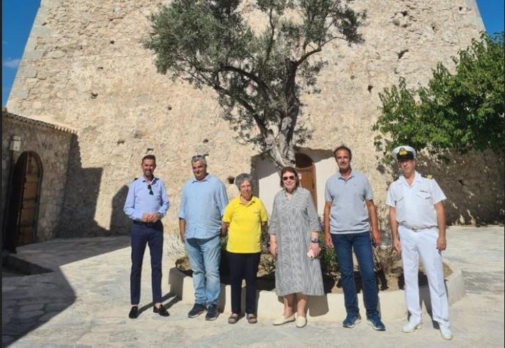 ΥΠΠΟ: Αυτοψία στο Μπούρτζι πραγματοποίησε η υπουργός Πολιτισμού Λίνα Μενδώνη