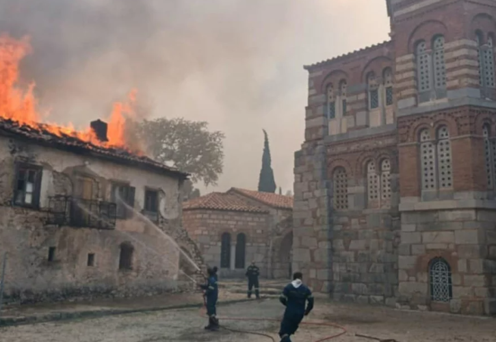 Βοιωτία: Αναζωπύρωση στα Βάγια - Στις φλόγες το Μοναστήρι του Οσίου Λουκά