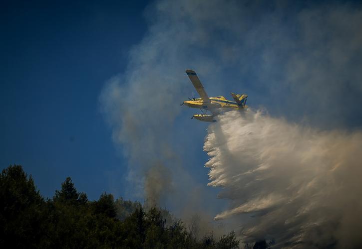 Πυρκαγιές: Η ΕΕ κινητοποιεί εκ νέου αεροσκάφη και πυροσβέστες για την Ελλάδα