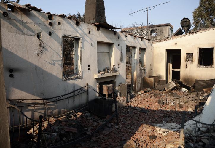 Φωτιές σε Αττική και Κορινθία: 112 κτίρια επικίνδυνα για χρήση - Τι έδειξε η καταγραφή των ζημιών
