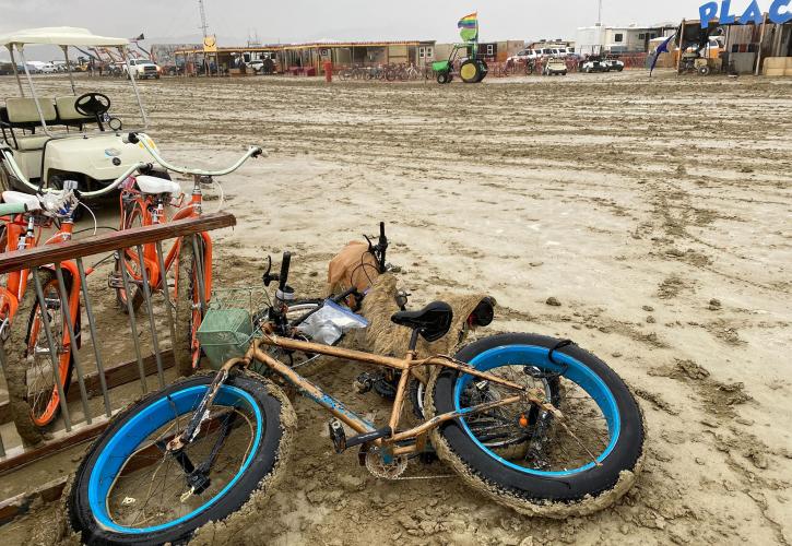 ΗΠΑ: Πλημμύρες και χάος στο Φεστιβάλ του Φλεγόμενου Άνδρα, μετά την πρωτοφανή βροχόπτωση