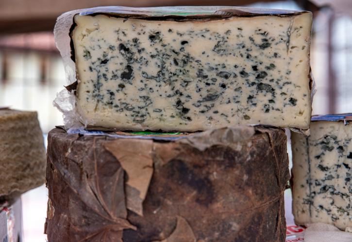Πουλήθηκε το ακριβότερο κεφάλι τυρί στον κόσμο - 2,2 κιλά έπιασαν σχεδόν 30.000 ευρώ