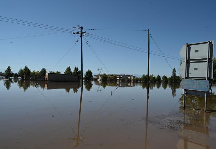 Σύσκεψη στο Συντονιστικό Κέντρο Επιχειρήσεων στη Λάρισα - Οι προτεραιότητες - Κλειστή για τουλάχιστον 48 ώρες ακόμα η ΠΑΘΕ