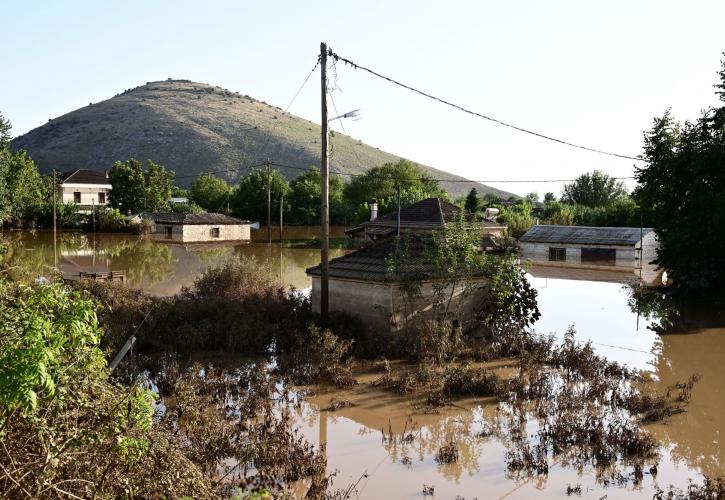 Ρεύμα: Εκτός δικτύου μόνο οι περιοχές όπου συνεχίζονται τα πλημμυρικά φαινόμενα