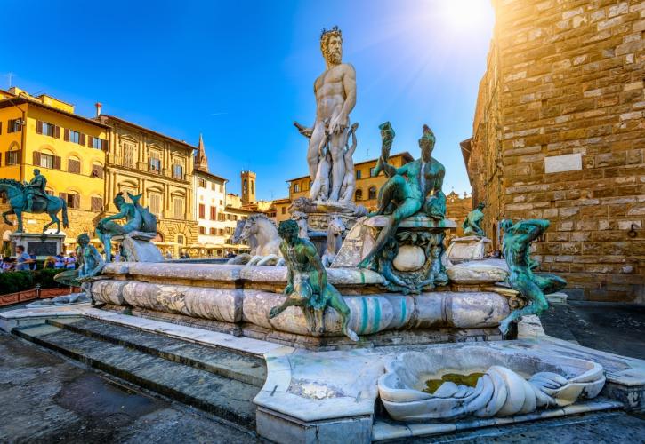 Φλωρεντία: Πρόστιμο 5.000 ευρώ σε τουρίστα για φθορές σε άγαλμα ηλικίας 450 ετών