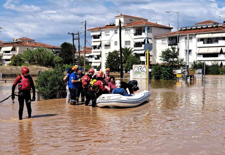 Λάρισα: Συνεχίζονται οι προσπάθειες αποκατάστασης των ζημιών - Κατέρρευσε η γέφυρα Παλαιοπύργου στην Αγιά