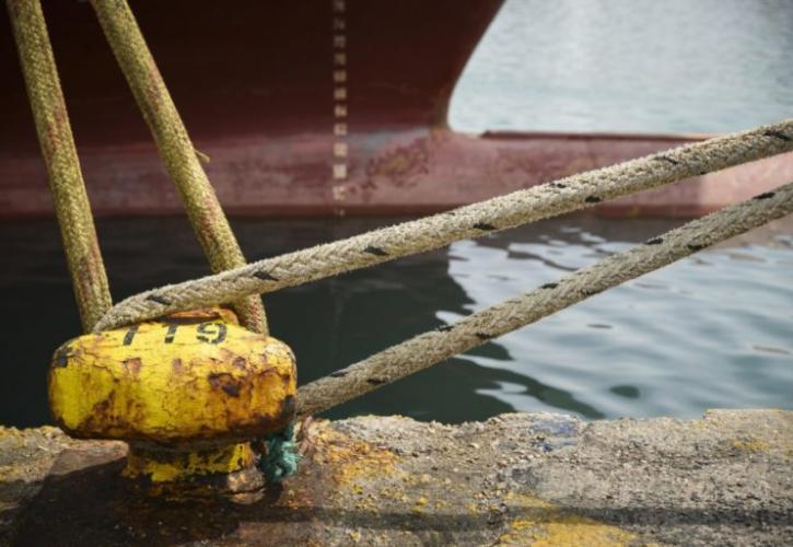 Σε ισχύ το απαγορευτικό απόπλου από Πειραιά, Ραφήνα και Λαύριο