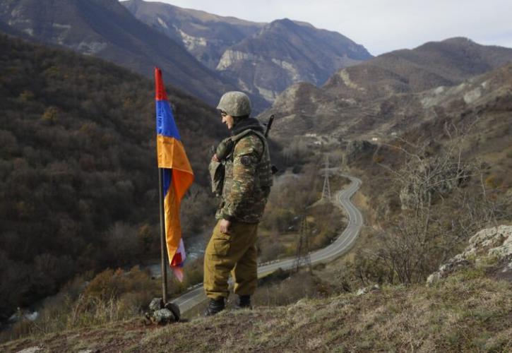 Ο Αζέρος πρόεδρος Αλίεφ στο Ναγκόρνο Καραμπάχ - Το Κρεμλίνο «δεν βλέπει λόγο» για την έξοδο των Αρμενίων