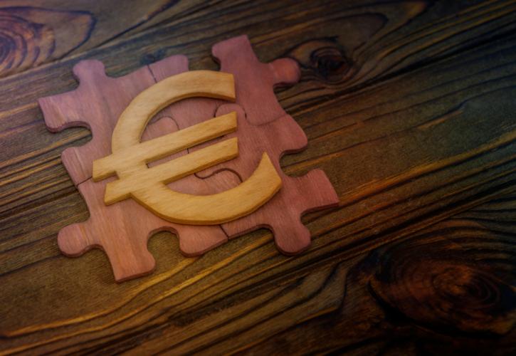Ευρωβαρόμετρο: Το ευρώ και ο μηχανισμός ανάκαμψης εξακολουθούν να απολαμβάνουν ευρεία δημόσια στήριξη