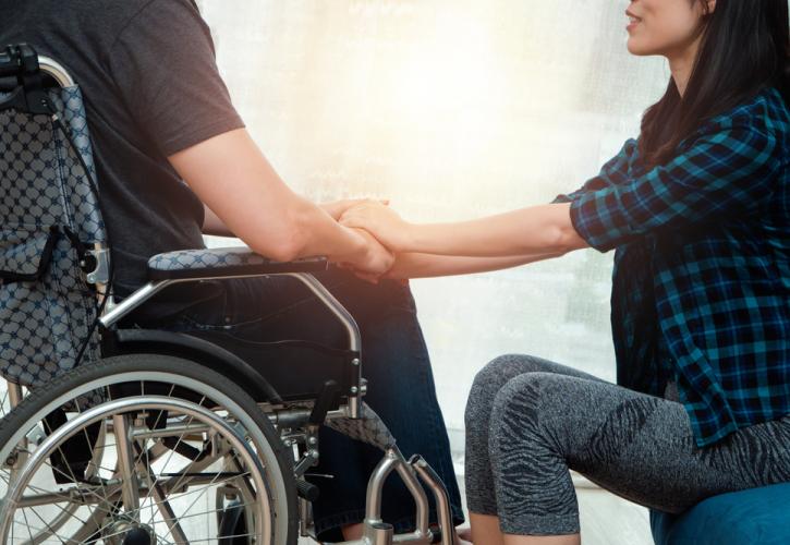 ΗΠΑ: Δοκιμάζονται πρώτη φορά συνδυστικά εμφυτεύματα στον εγκέφαλο για τετραπληγικούς