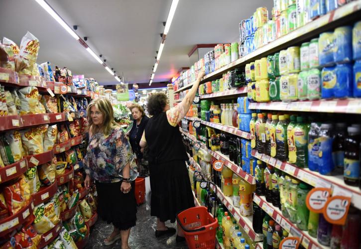 Σούπερ μάρκετ: Αυξάνουν τις απολαβές αλλά ψάχνουν με το… κυάλι για υπαλλήλους