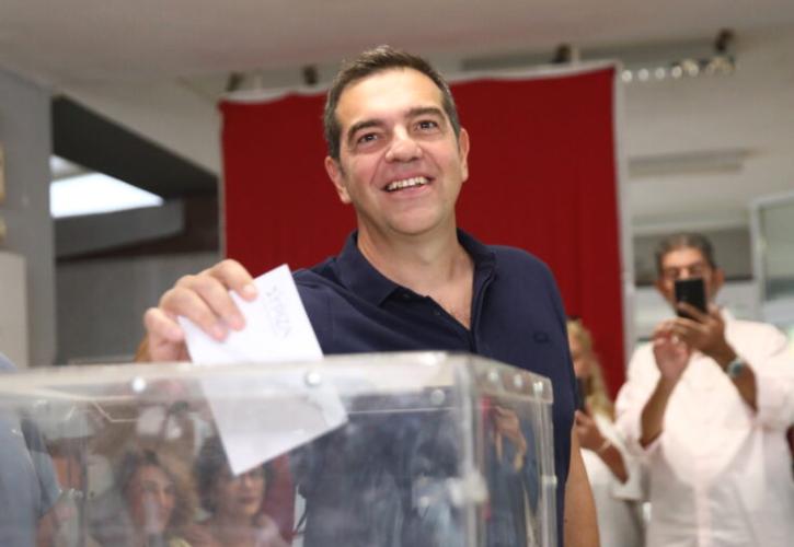 Ψήφισε ο Αλ. Τσίπρας: Τους μεγάλους αγώνες θα τους δώσουμε όλοι μαζί ενωμένοι