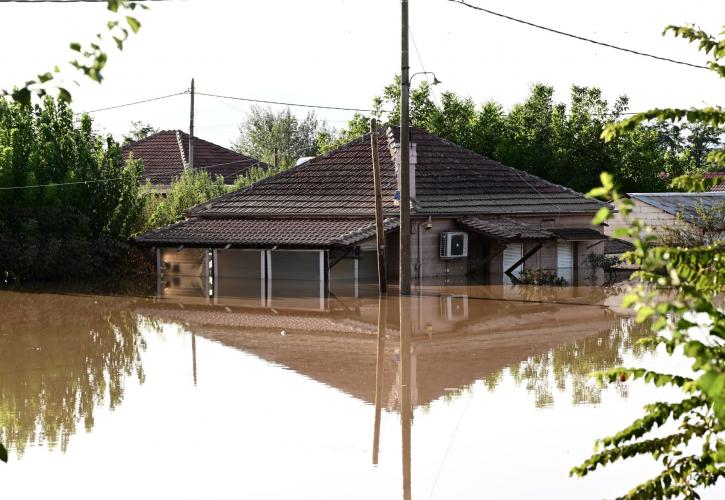 Βιβλική καταστροφή στο θεσσαλικό κάμπο: Συνεχείς απεγκλωβισμοί - Χωριά δίχως νερό και ρεύμα