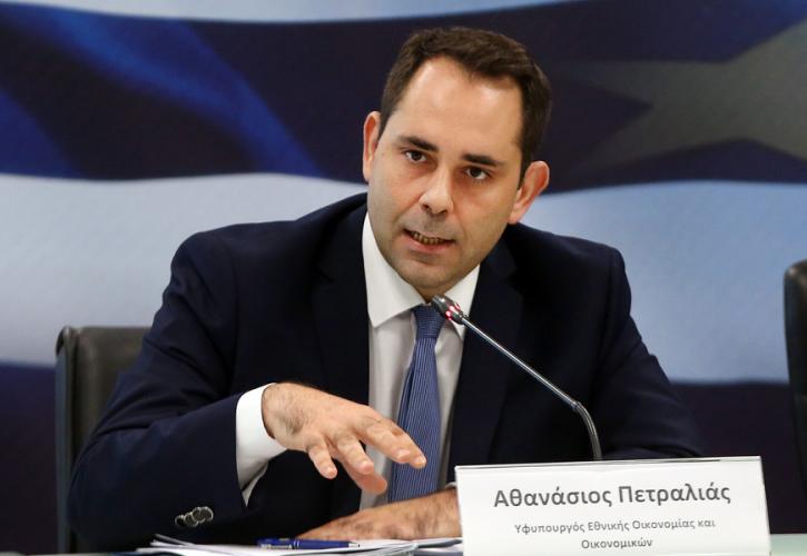 Πετραλιάς: Έχουν μειωθεί πολύ οι άμεσοι φόροι γι’ αυτό και εμφανίζεται αλλαγή στον λόγο άμεσων–έμμεσων φόρων