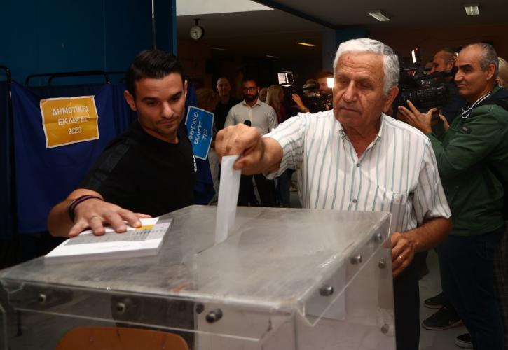 Άσκησε το εκλογικό του δικαίωμα ο υποψήφιος δήμαρχος Θεσσαλονίκης, Στέλιος Αγγελούδης