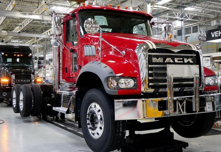 ΗΠΑ: Οι εργαζόμενοι της Mack Trucks προσχώρησαν στην απεργία της UAW