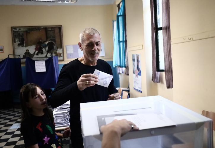 Ψήφισε ο Γιάννης Μώραλης στον Πειραιά